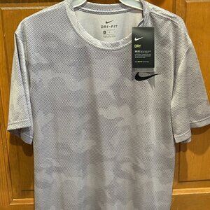 Mens Nike Dri-Fit T-shirt - NWT